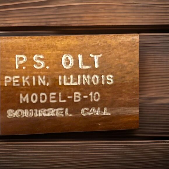 P S Olt Squirrel Call Model B-10 Pekin Illinois Vintage Wood Rubber Hunting - Picture 5 of 5